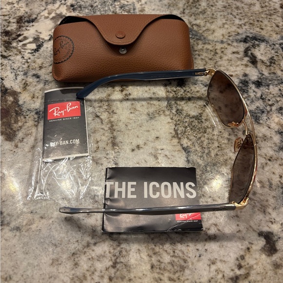 Ray-Ban Tortoise Sunglasses with Brown Case - Picture 3 of 9